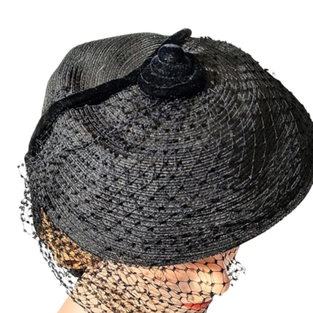 1940s Black Straw Round Tilt Hat With A Black Full Face Veil And Velvet Ties - Picture 6 of 7